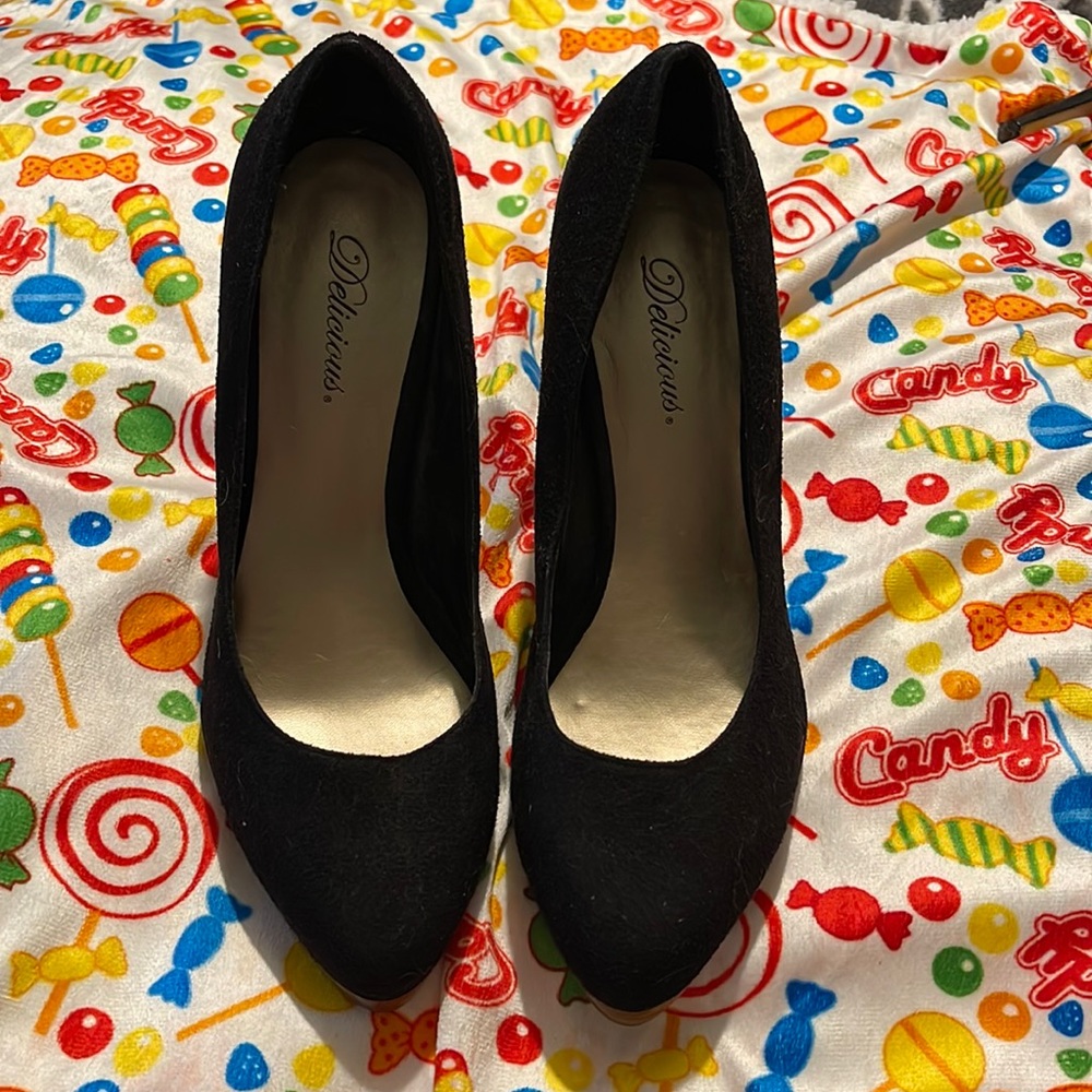 Delicious black high heels